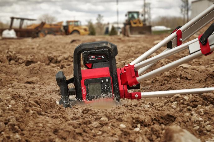 Milwaukee 4933493204 M18 RLOHV1200-501C Horisontell/Vertikal Roterande Dubbellutande Röd Laser 18V 5.0Ah Li-Ion