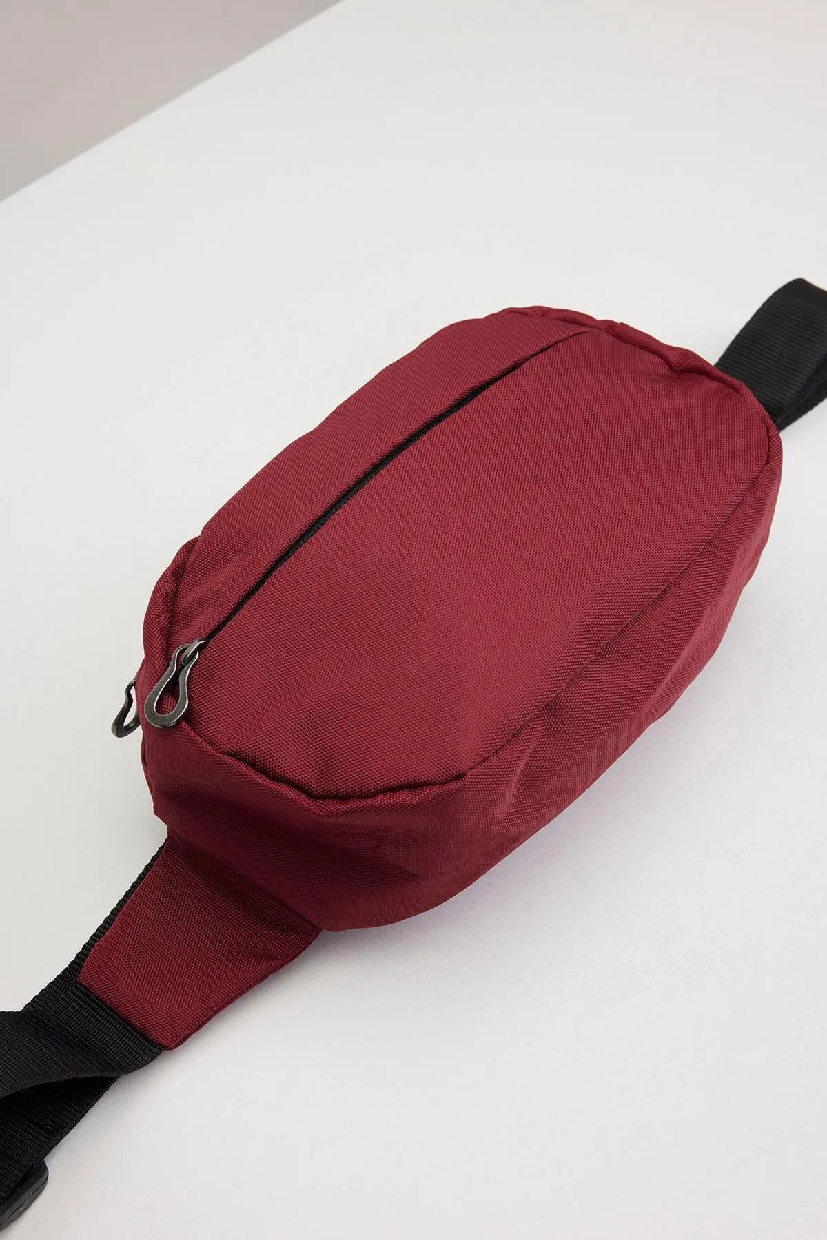 Tudors  Bordeauxrote Unisex-Schulter- und Gürteltasche - 2 Fächer