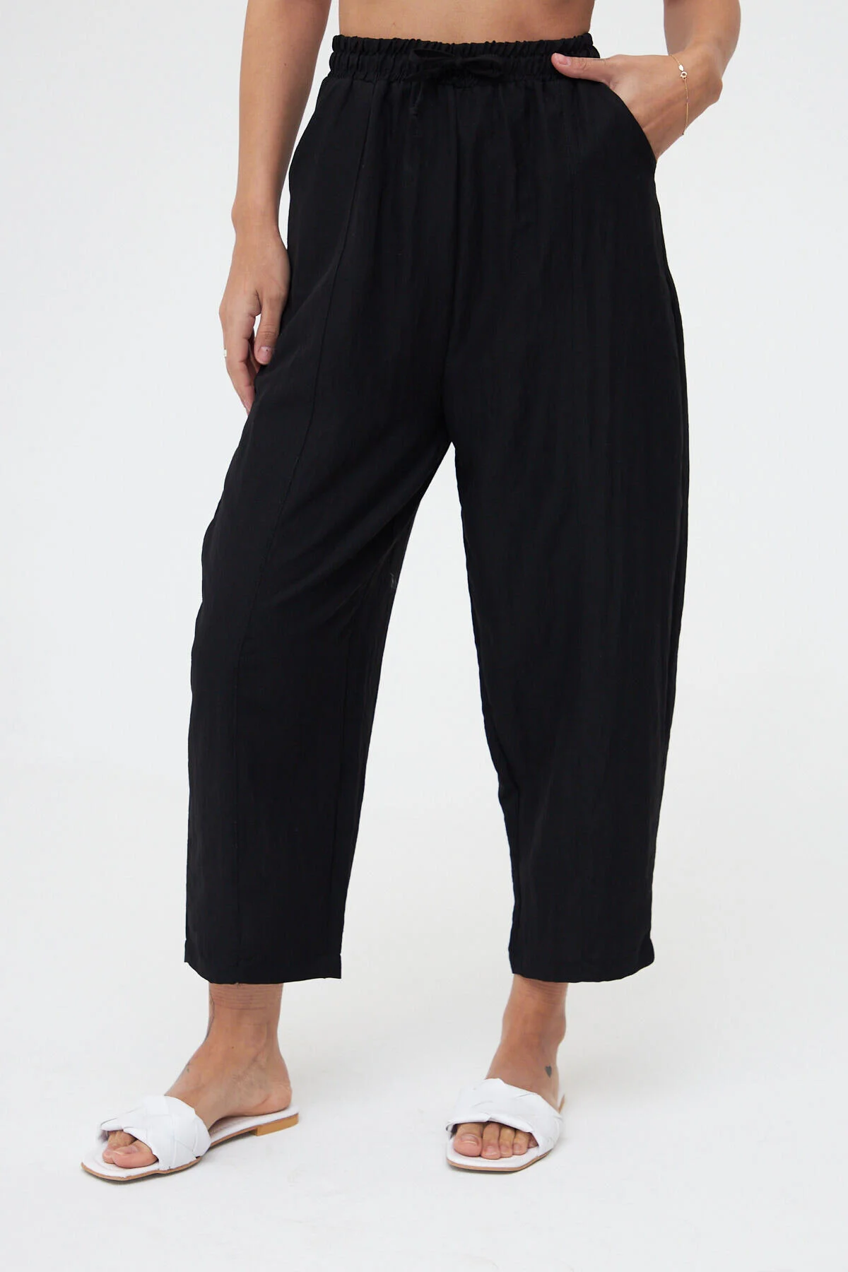 Laluvia  Schwarze Ayrobin Shalwar-Hose mit Taschen