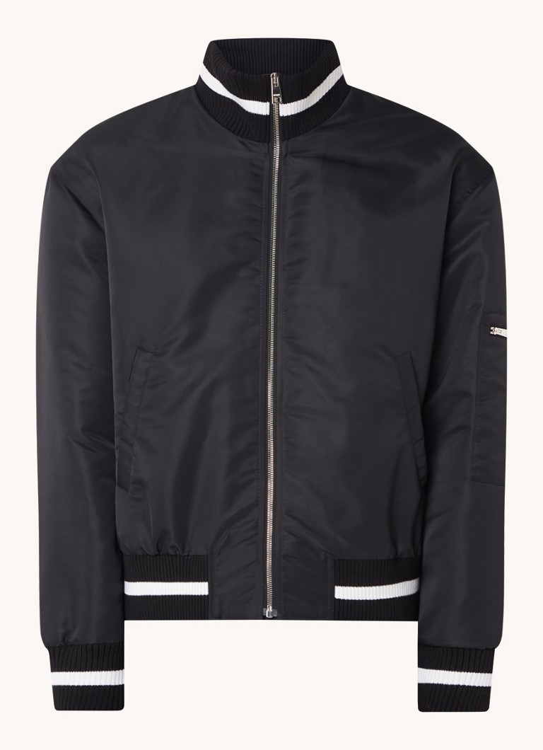MSGM-pilottitakki, jossa logobrodeeraus