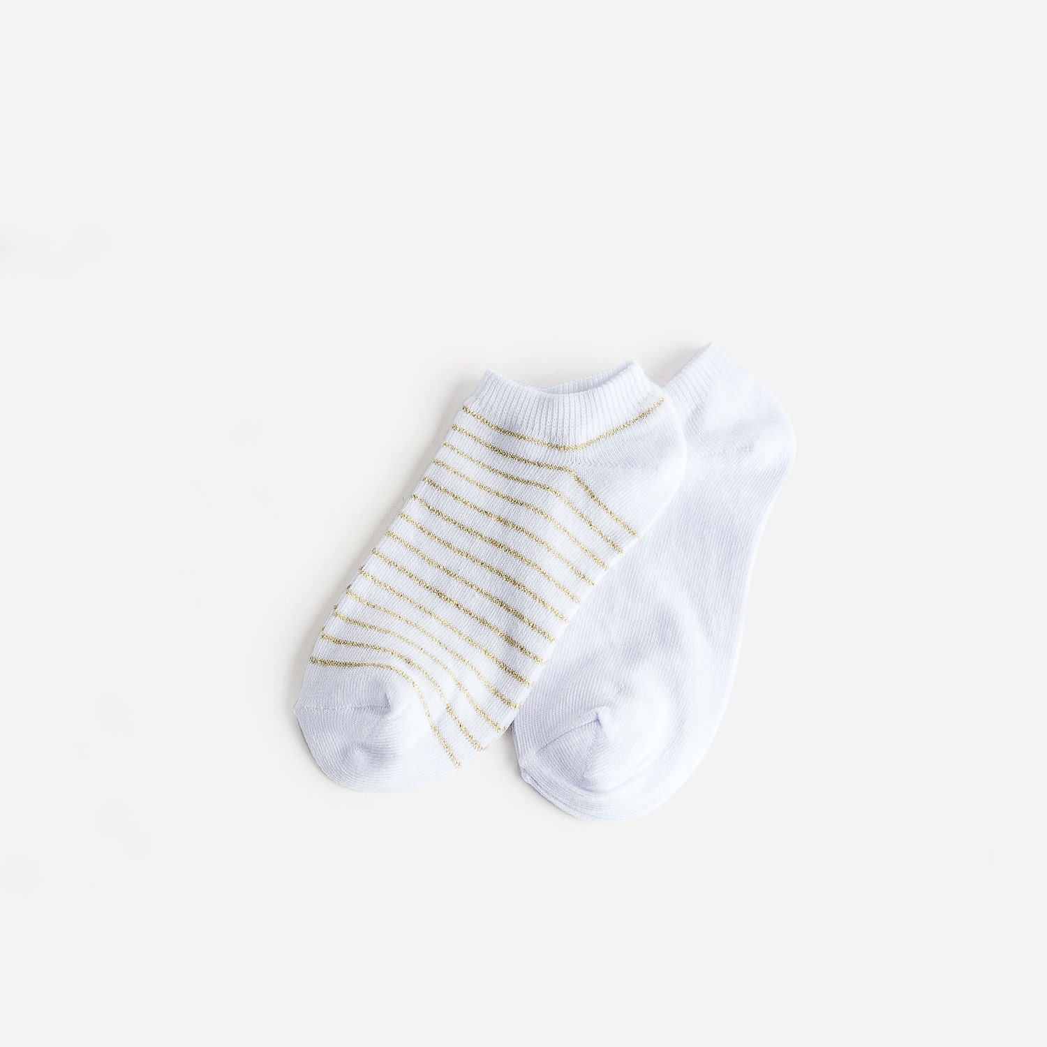 Chaussettes courtes blanches et à rayures dorées