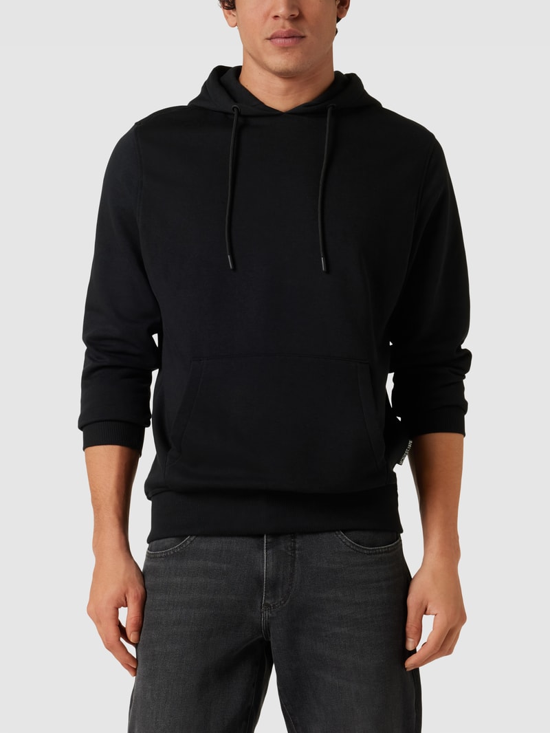 Hoodie mit Känguru-Tasche in schwarz