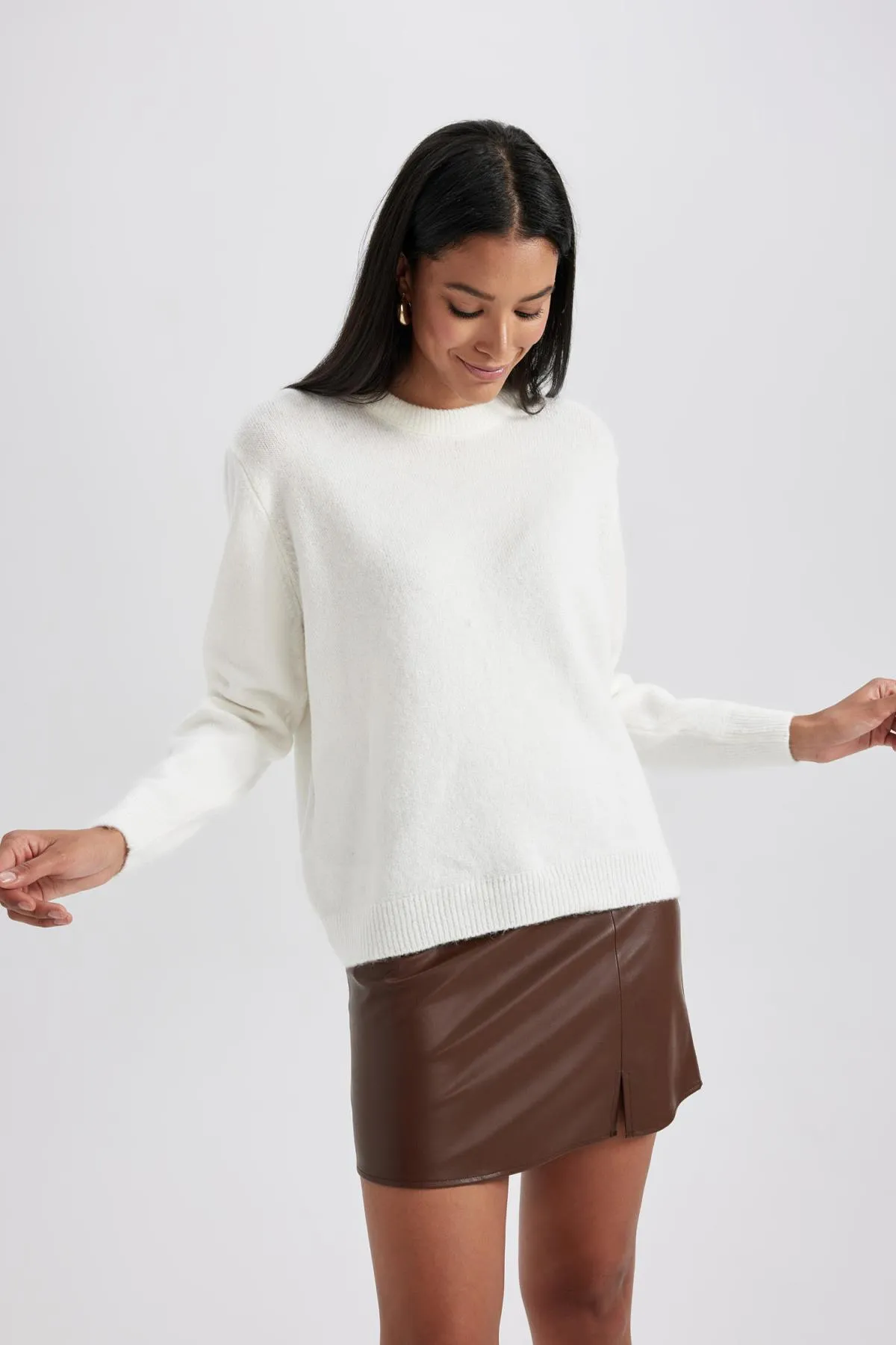 DeFacto  Pullover mit Rundhalsausschnitt und normaler Passform A9500ax23wn