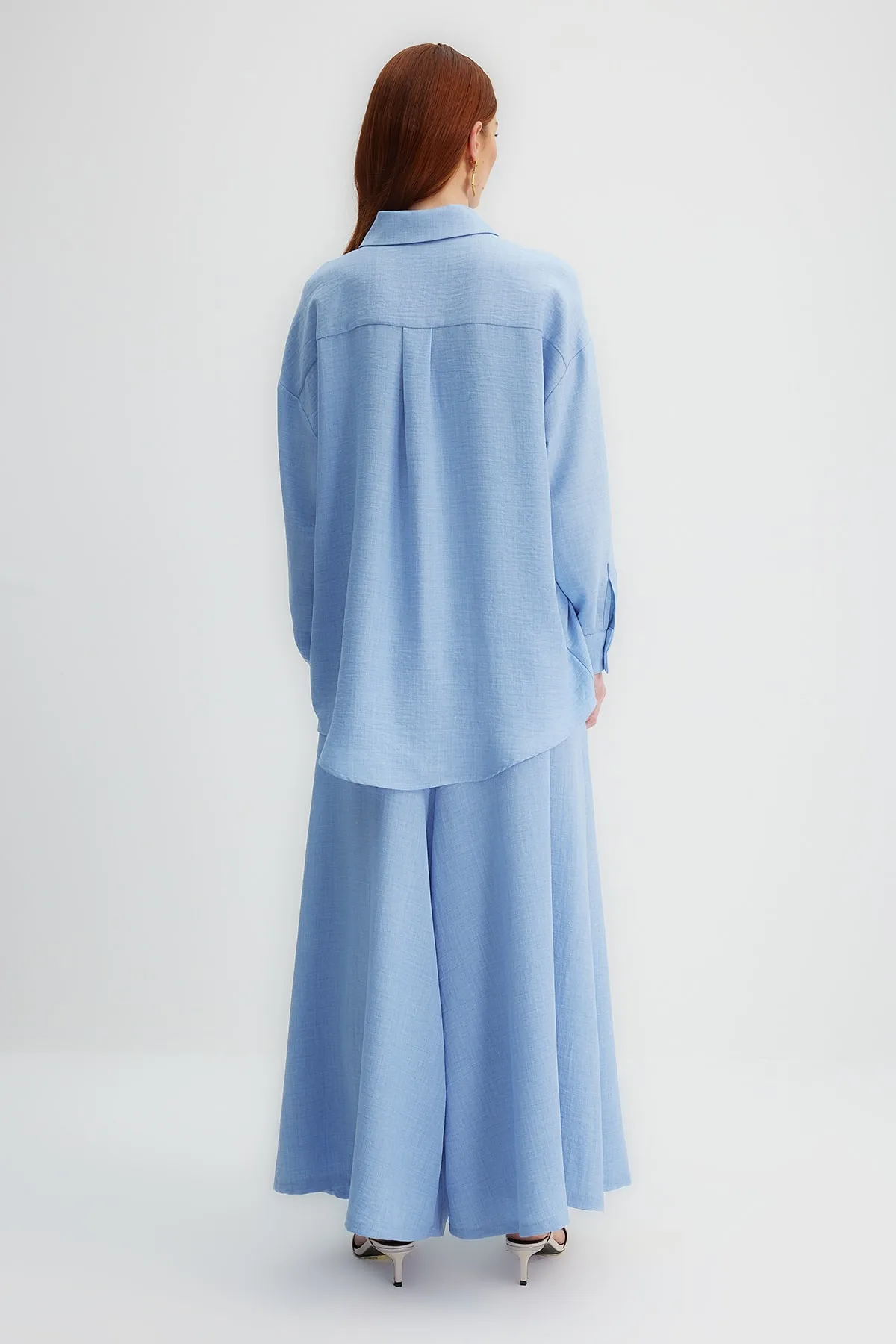 Trendyol Modest  X Kevser Sarıoglu Blaues gewebtes Hemd-Hosen-Set mit weitem Bein TCLSS23US00001