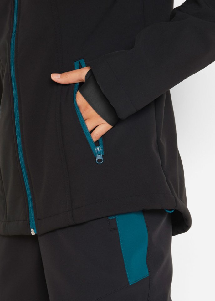 Softshelljacke mit abnehmbarer Kapuze