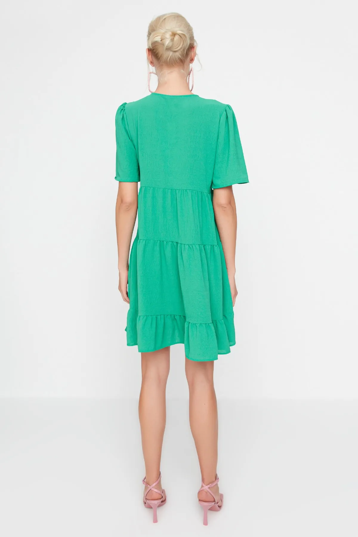 Trendyol Collection  Dunkelgrünes, weit geschnittenes Mini-Webkleid TWOSS20EL0400