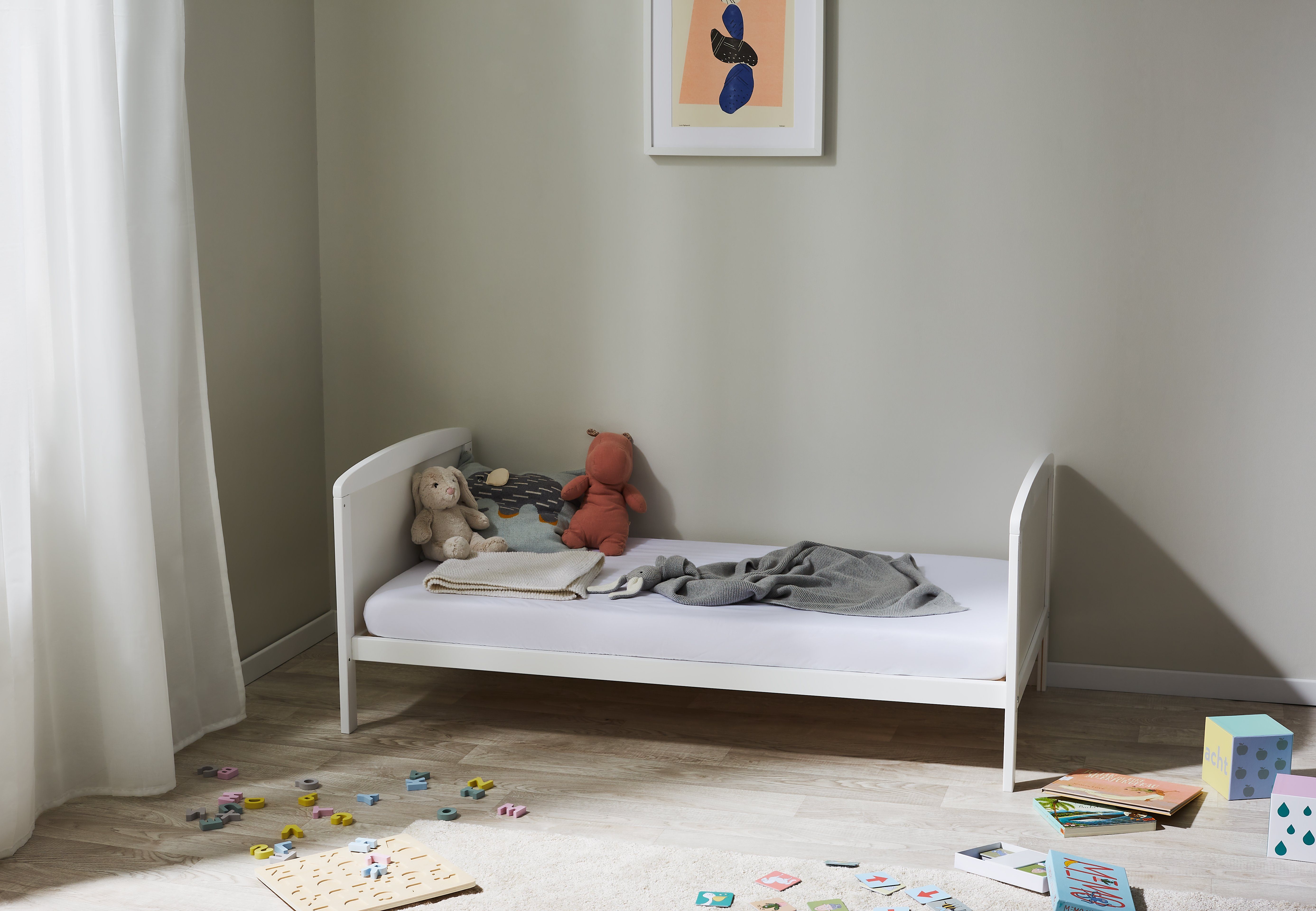 Kids Collective Babybett Kinderbett 70x140 cm umbaubares Gitterbett höhenverstellbar, herausnehmbare Sprossen optional mit Matratze, weiss Vollholz Kiefer