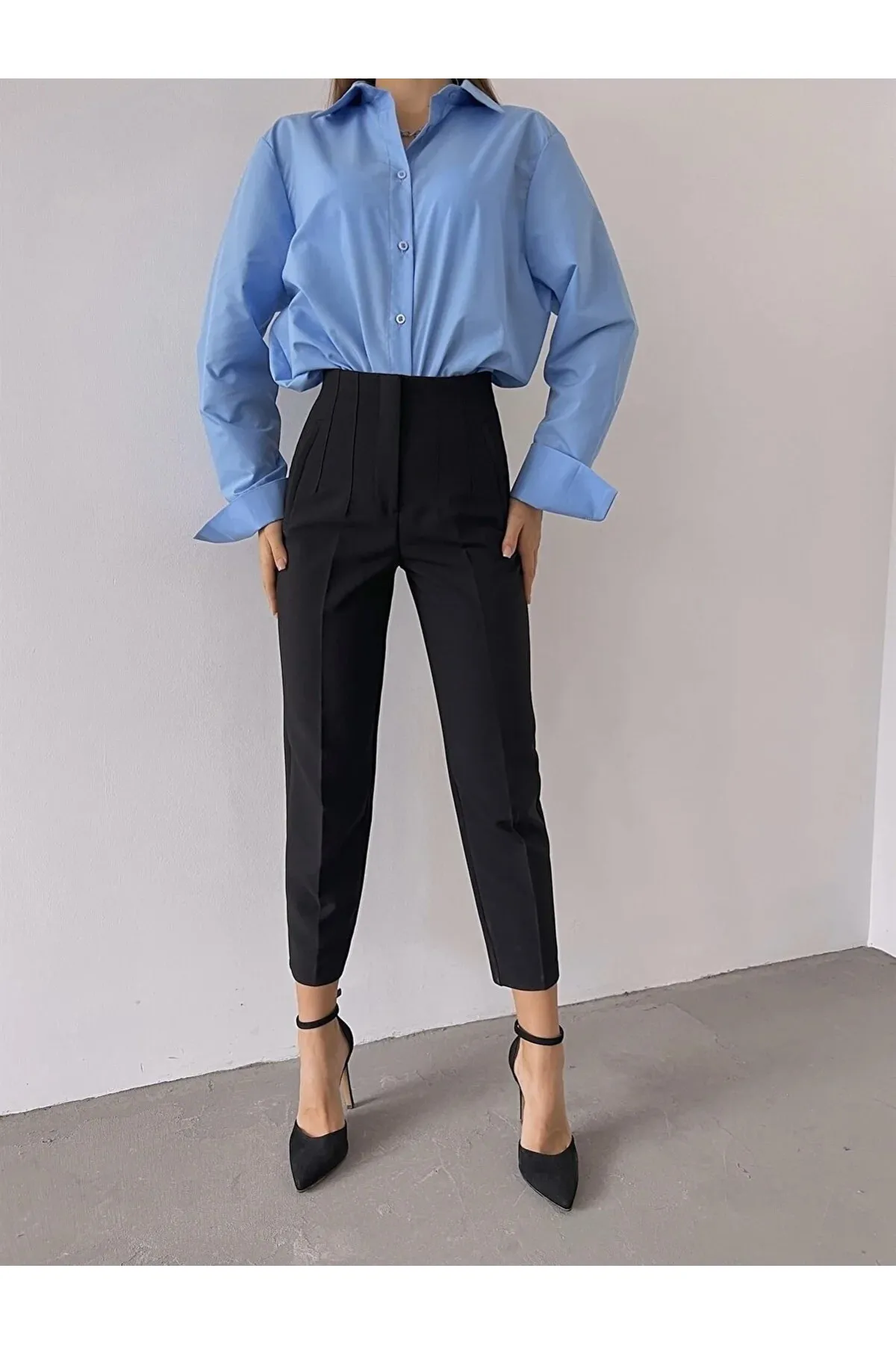 Laluvia  Schwarze, vorne ausgestellte Hose aus Stoff mit hoher Taille