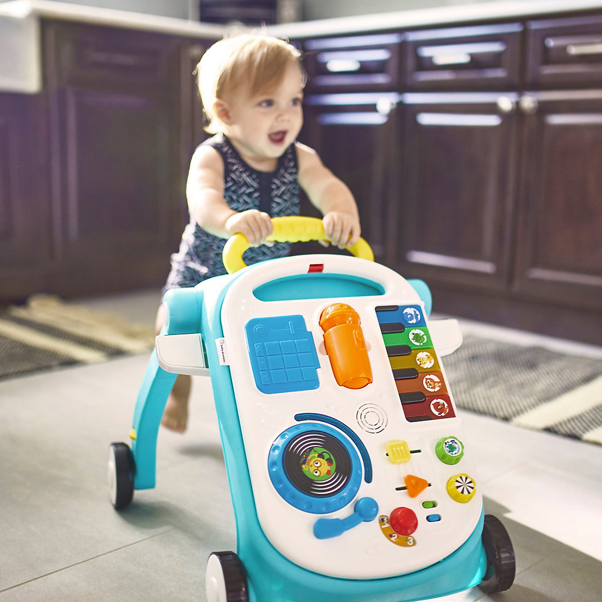 Baby Einstein, Musical Mix ‘N Roll 4-in-1 Lauflernhilfe und Spieltisch mit Musik, Lichtern, abnehmbarer Spielstation und vielem mehr, mehrfarbig