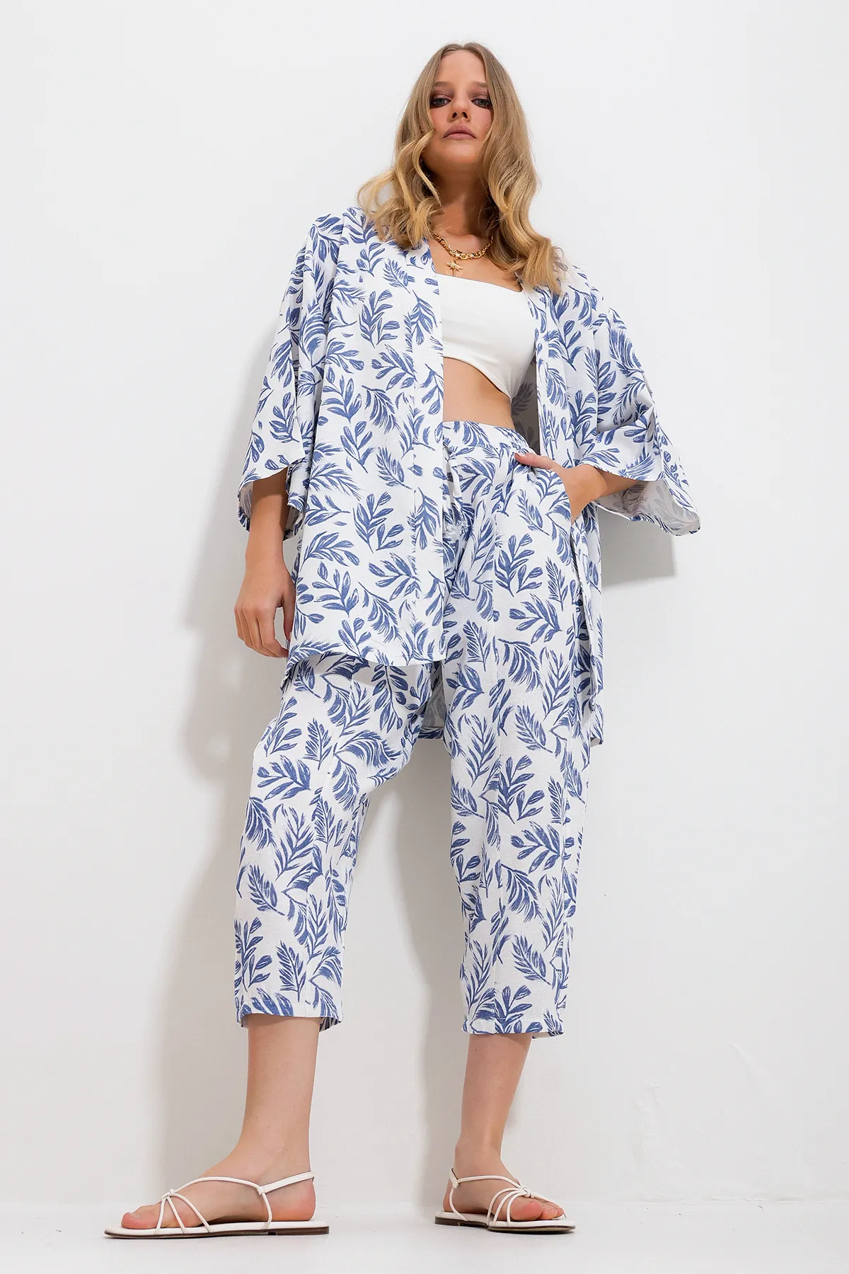 Trend Alaçatı Stili  Damen Blau gemustertes Kimono-Set aus Jacke und Hose aus Leinengewebe, Unterteil und Oberteil Alc-X11753