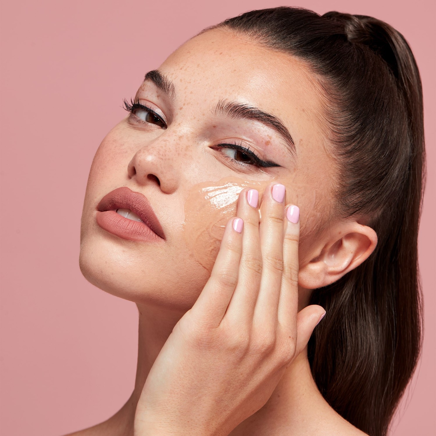 KYLIE COSMETICS Kylie Skin odstranjevalec ličil