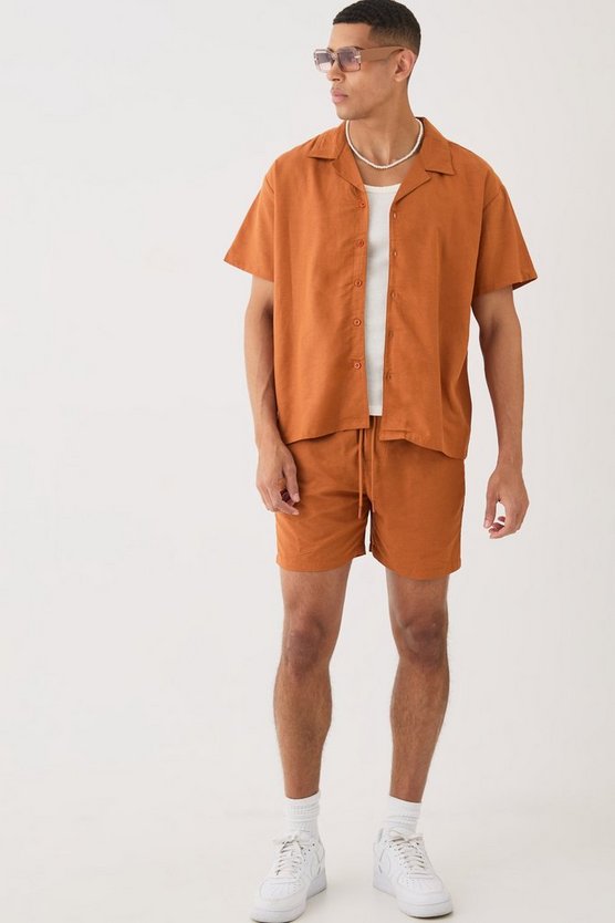 Kurzärmliges kastiges Leinen-Hemd & Shorts