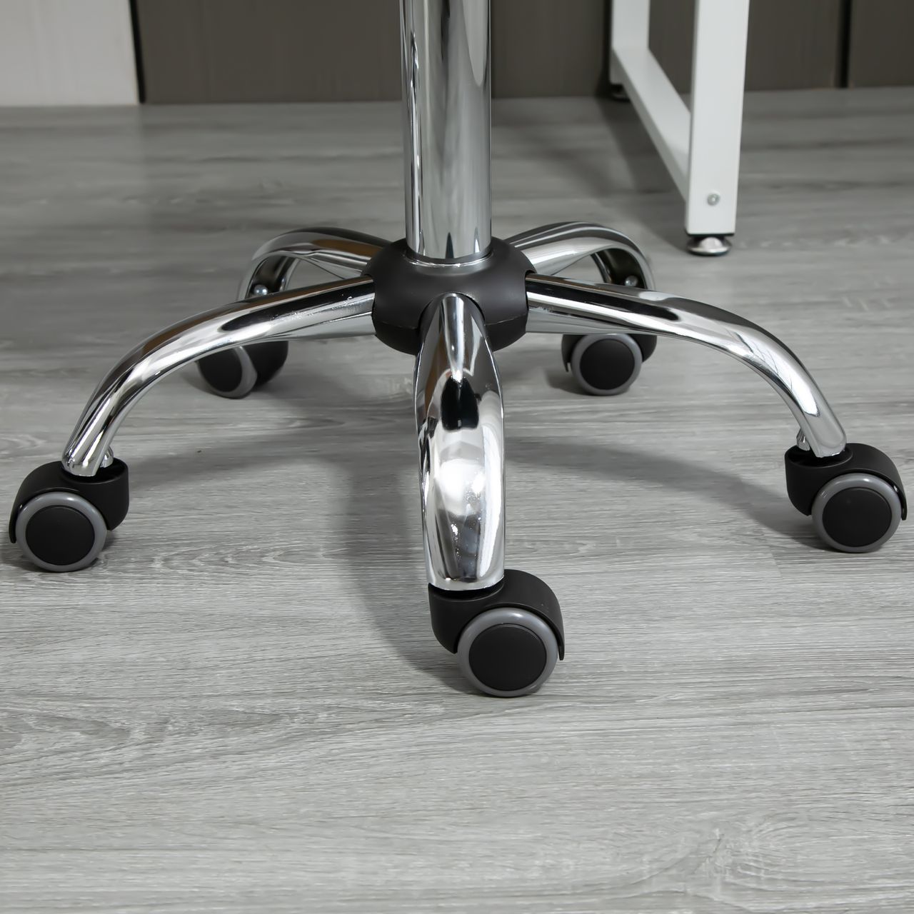 HOMCOM 2er-Set Rollhocker Drehhocker mit Rädern Arbeitshocker höhenverstellbar drehbar Salon Hocker Salonstühle Kunstleder Weiß Ø35,5 x 48-63H cm