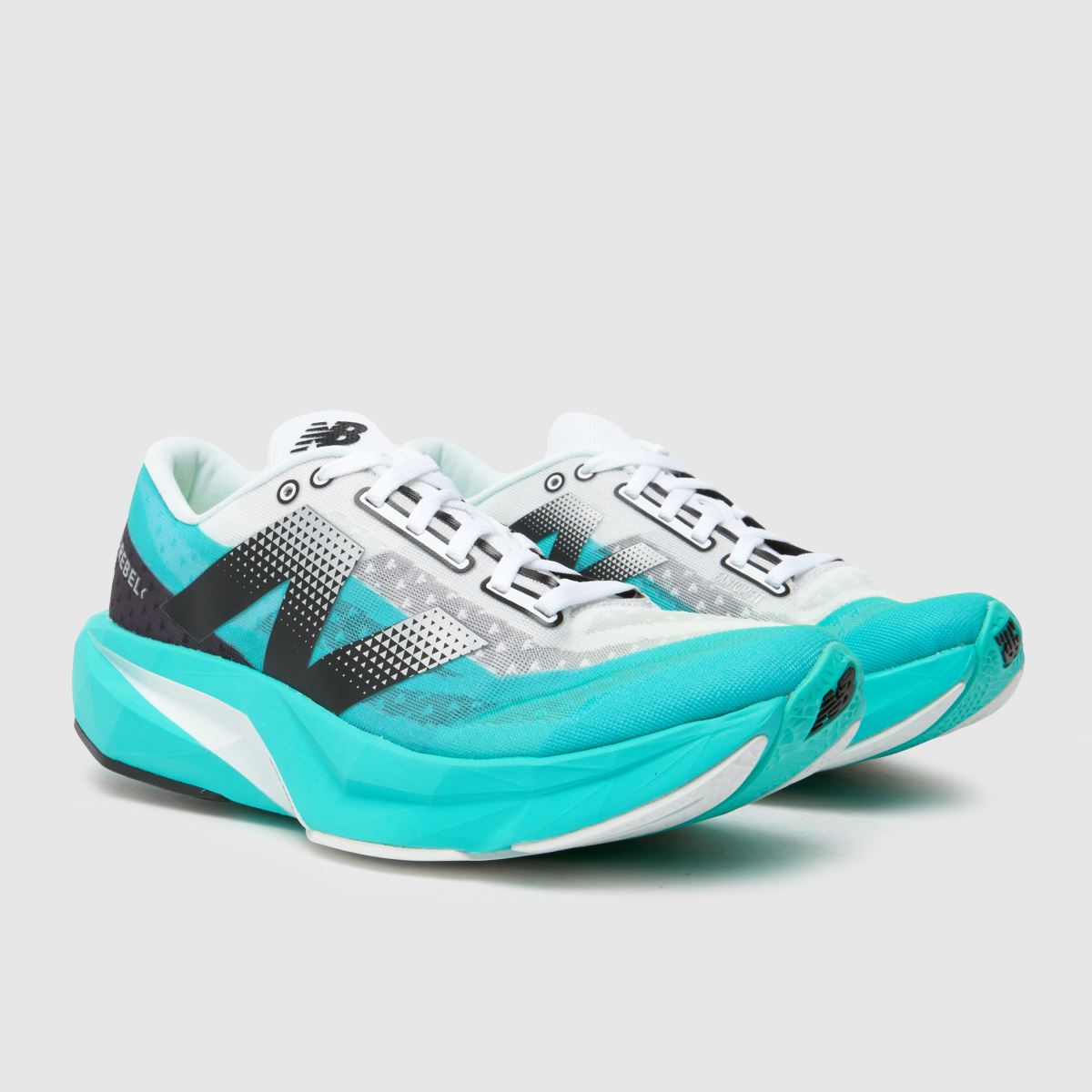 New Balance Fuelcell Rebel V4 cipők kék multiszínűek
