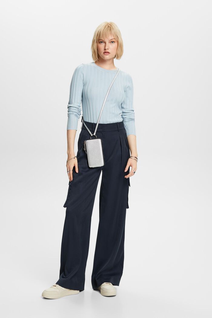 Cargohose mit hohem Bund und weitem Bein