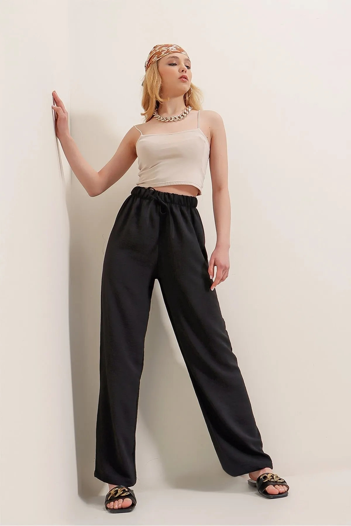 HAKKE  Schwarze Ayrobin-Hose
