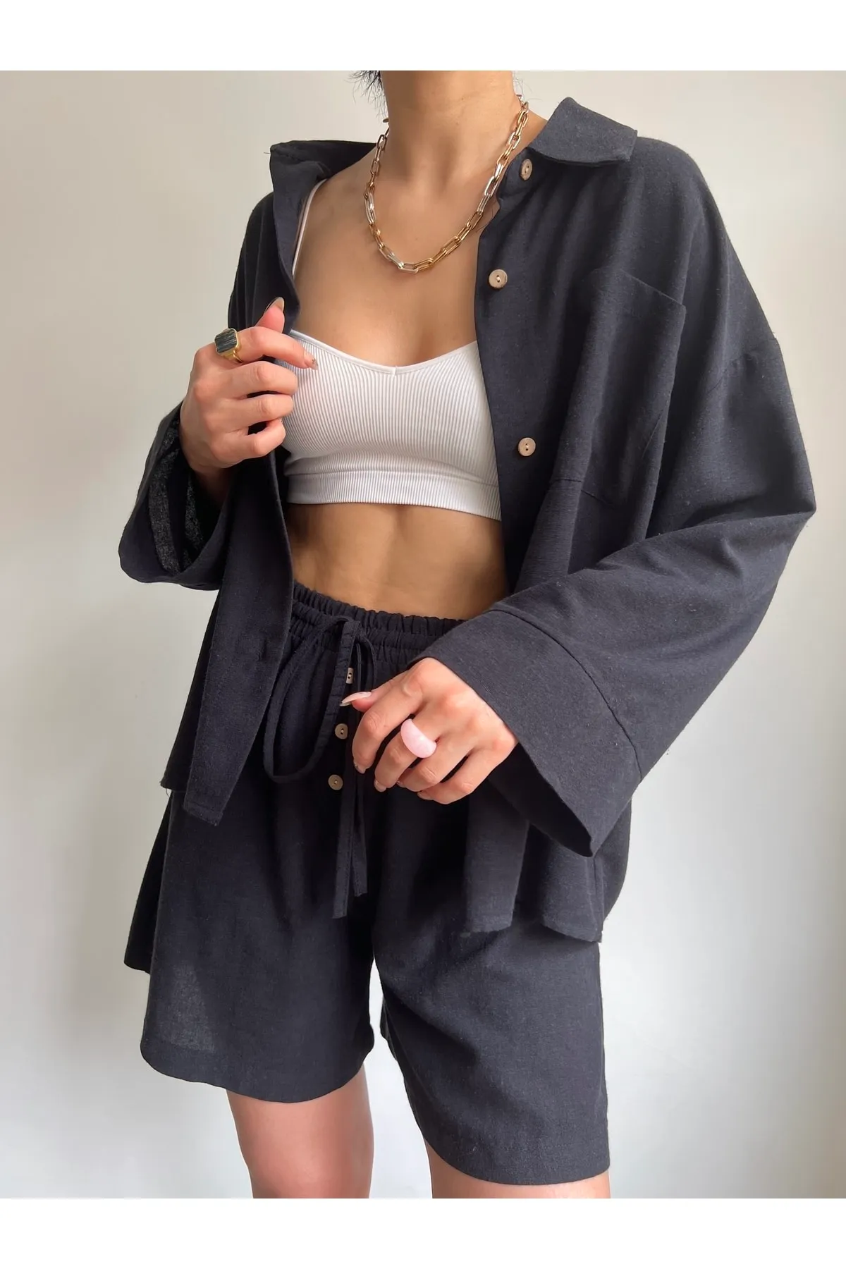 MAİ COLLECTİON  Schwarzes Leinen-Shorts-Set für Damen von Budva