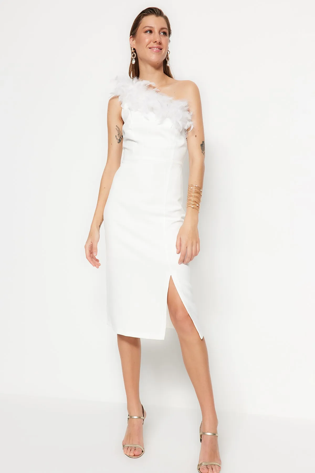 Trendyol Collection  Braut-Ecru-Kragen, detailliertes Hochzeits-/Nikah-elegantes Abendkleid TPRSS21AE0121