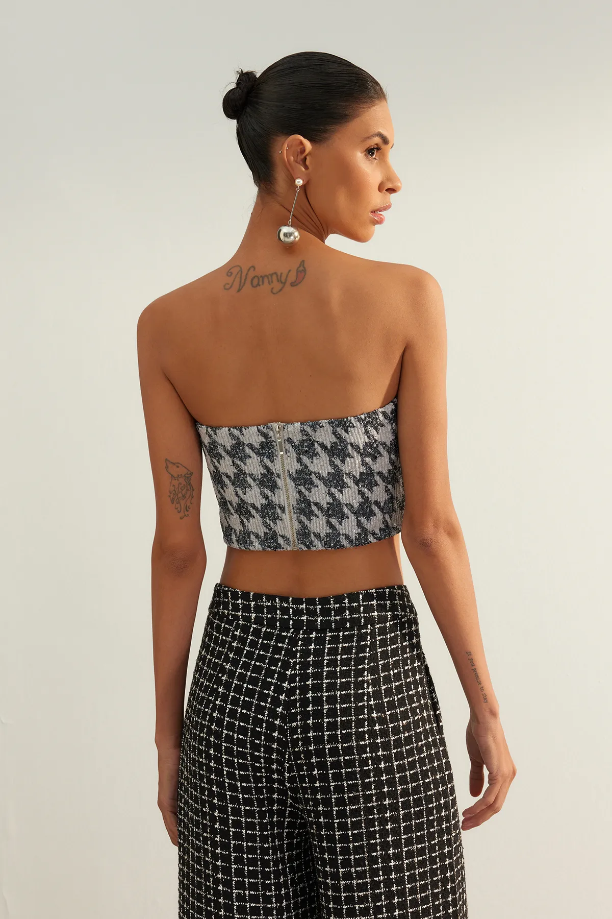Trendyol Collection  Mehrfarbiges, kariertes, bauchfreies, gestricktes Bustier mit Pailletten und Pailletten in limitierter Auflage TPRAW24BS00009