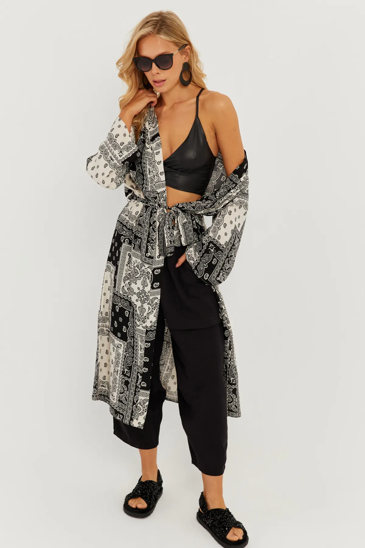 Cool & Sexy  Schwarz-ecru gemusterter Kimono für Damen GÇ155