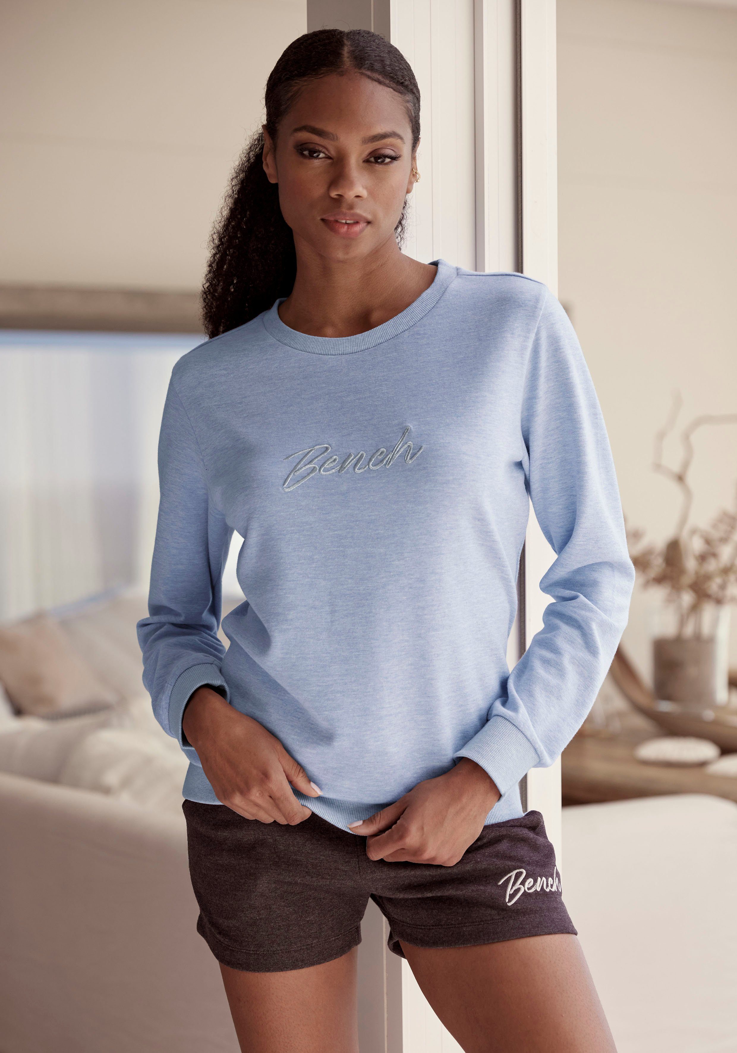 Bench. Loungewear Sweatshirt -Loungeshirt mit glänzender Logostickerei, Loungewear, Loungeanzug