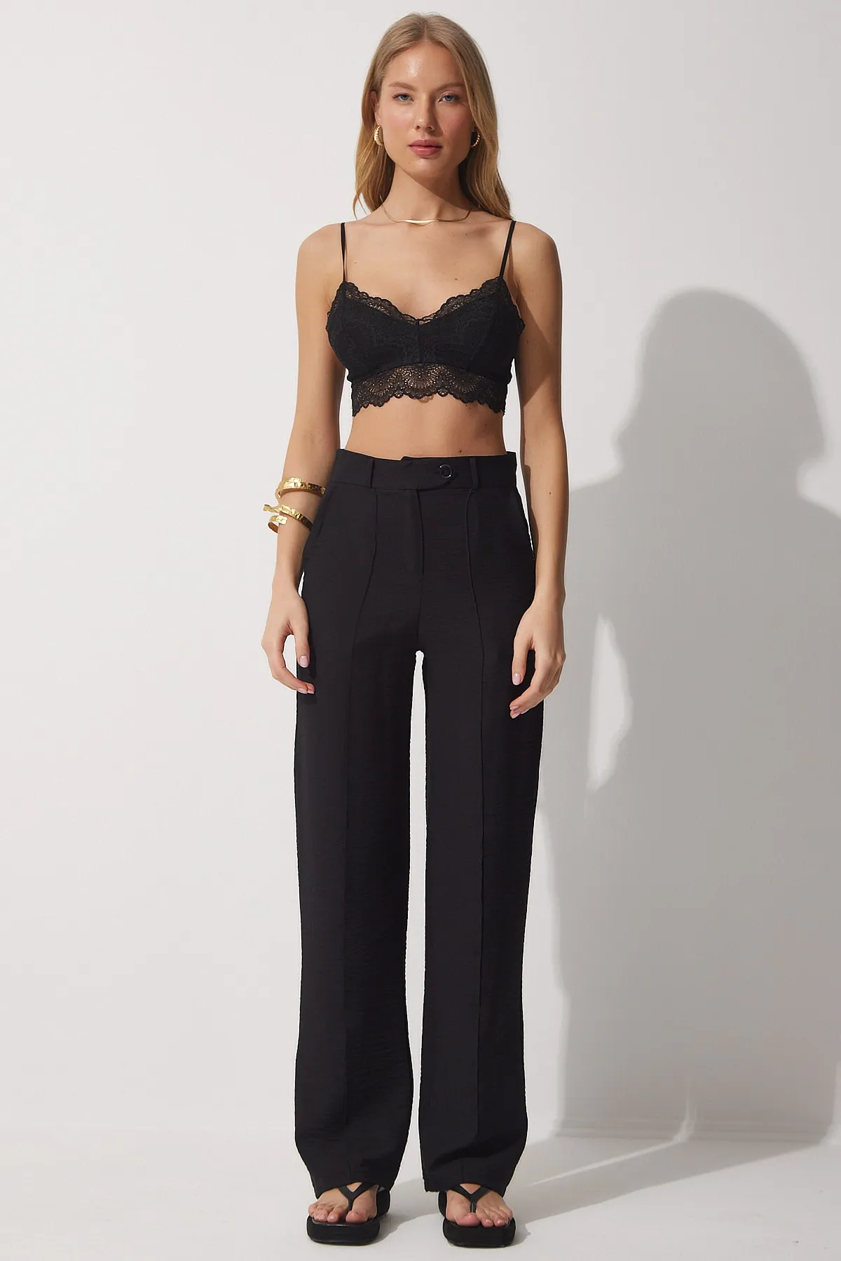 Happiness İstanbul  Schwarze Damen-Leinenhose mit weitem Bein und Darts-Motiv TO00053