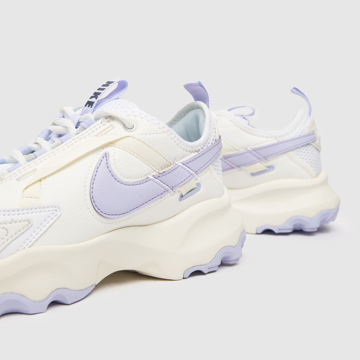 Nike tc 7900 premium träningsskor i vitt och lila