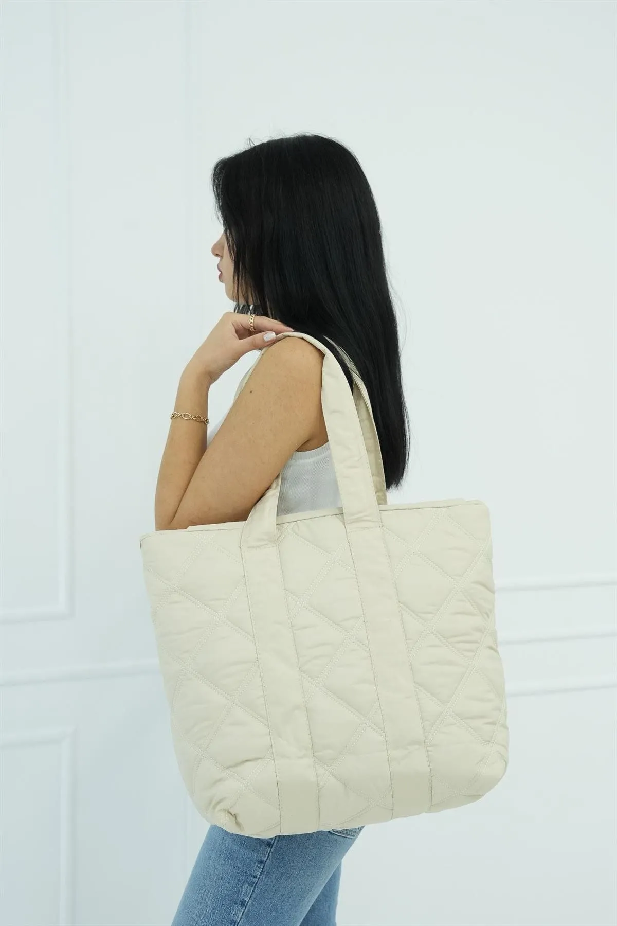 Madamra  Cremefarbene Damen-Pufftasche mit Steppmuster