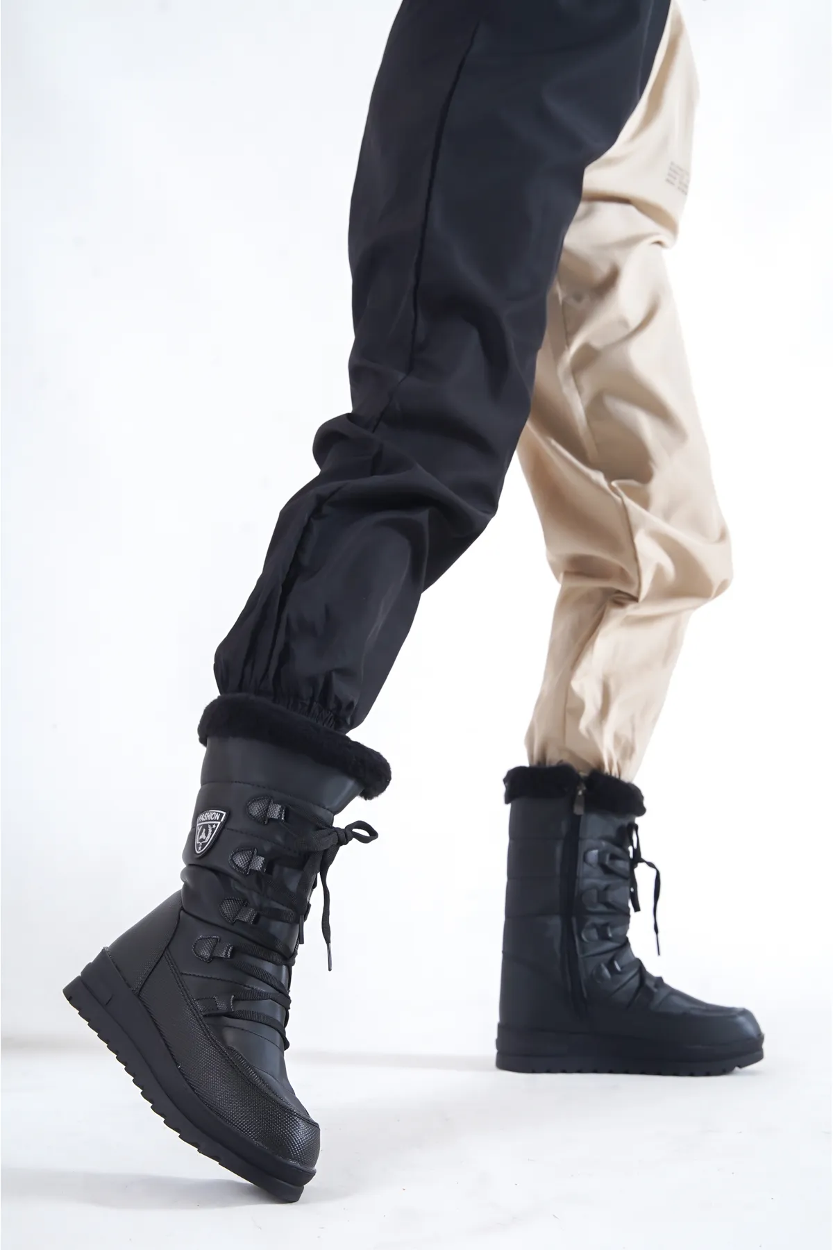 Capone Outfitters  Damen-Schneestiefel mit Trak-Sohle, seitlichem Reißverschluss, Pelzkragen, Schnürung und Fallschirmstoff