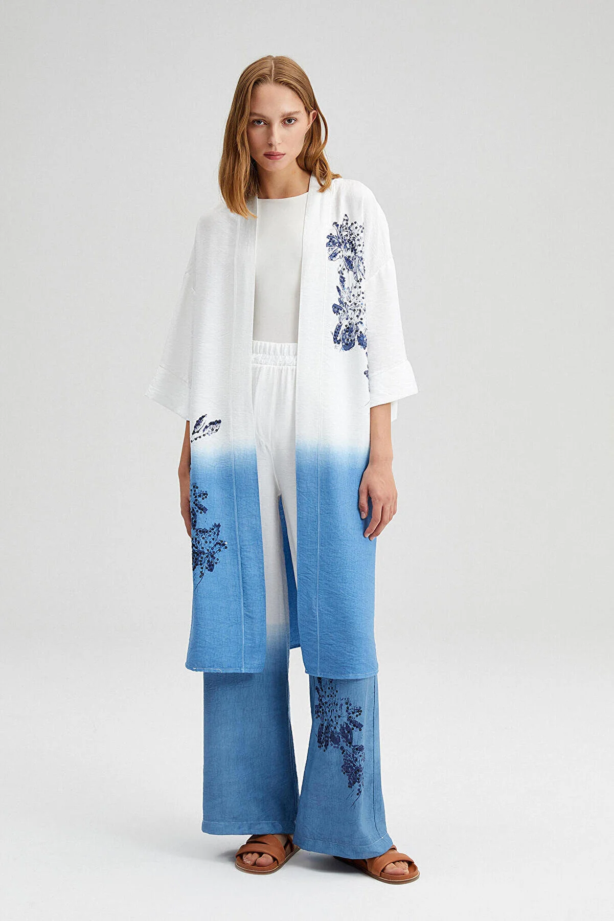 Touché Privé  BESTICKTES KIMONO-SET