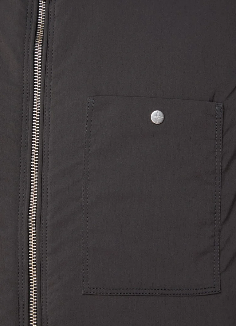 Γιλέκο Stone Island 12696 με τσέπες με φερμουάρ και κέντημα με λογότυπο