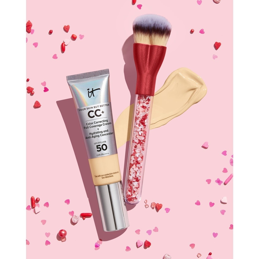 Limited Edition - Heavenly Luxe Love Is The Foundation Heart-Brush