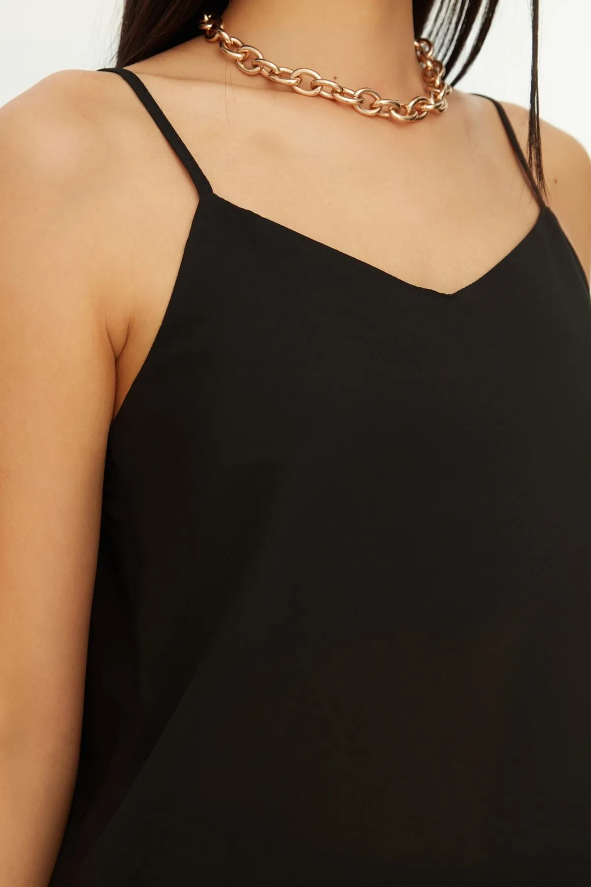 Trendyol Collection  Schwarze Basic-Trägerbluse aus Webstoff TWOSS19BB0224