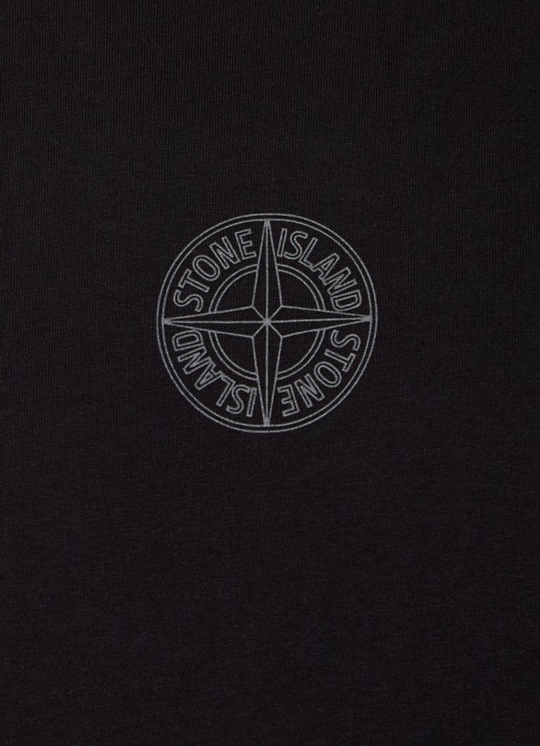 Stone Island 2NS92 T-krekls ar logotipu un apdruku aizmugurē