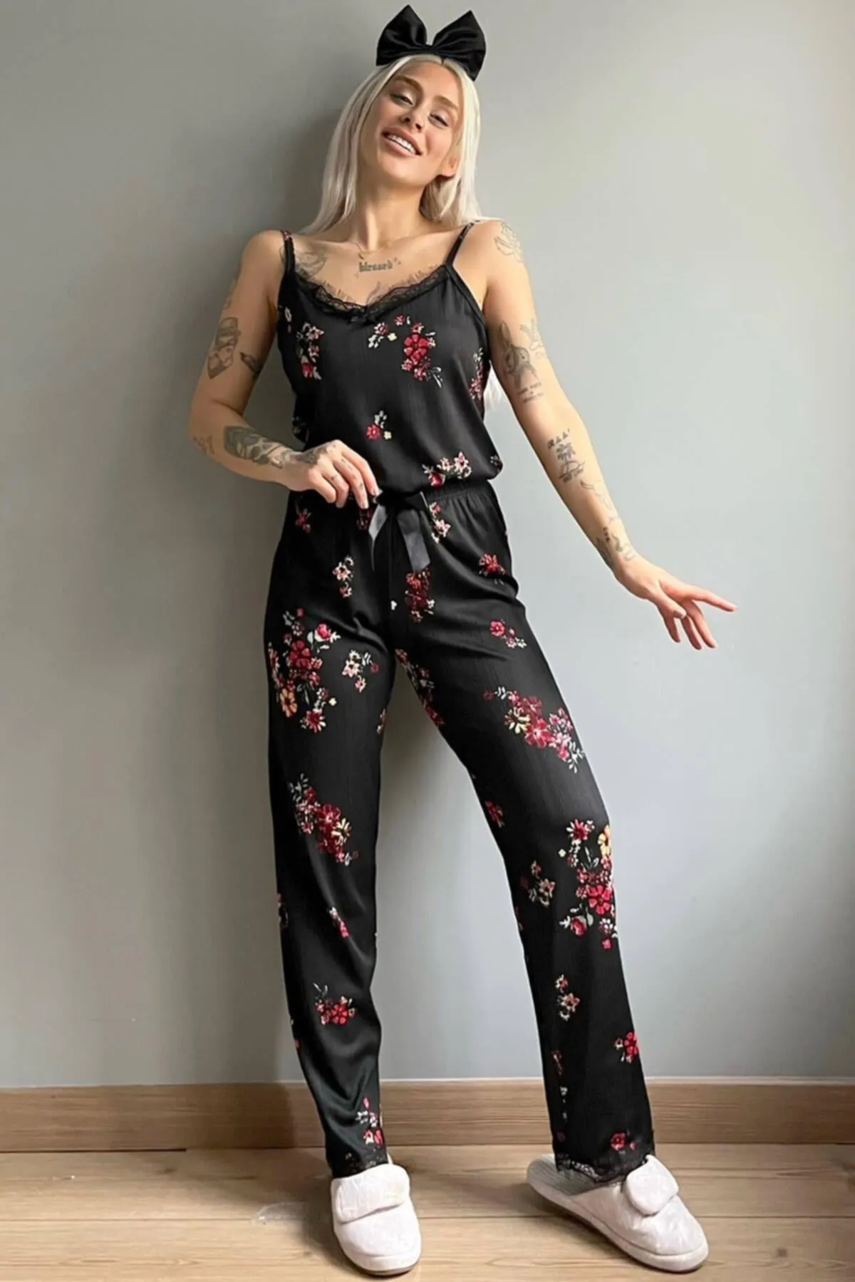 Pijamaevi  Gestricktes Damen-Pyjama-Set mit Bouclé-Spitze und Seilriemen