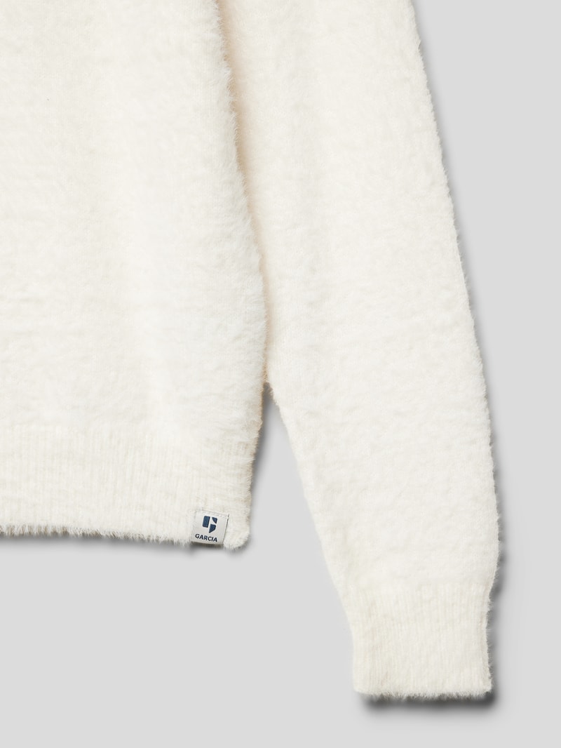 Strickpullover mit geripptem Rundhalsausschnitt in weiß