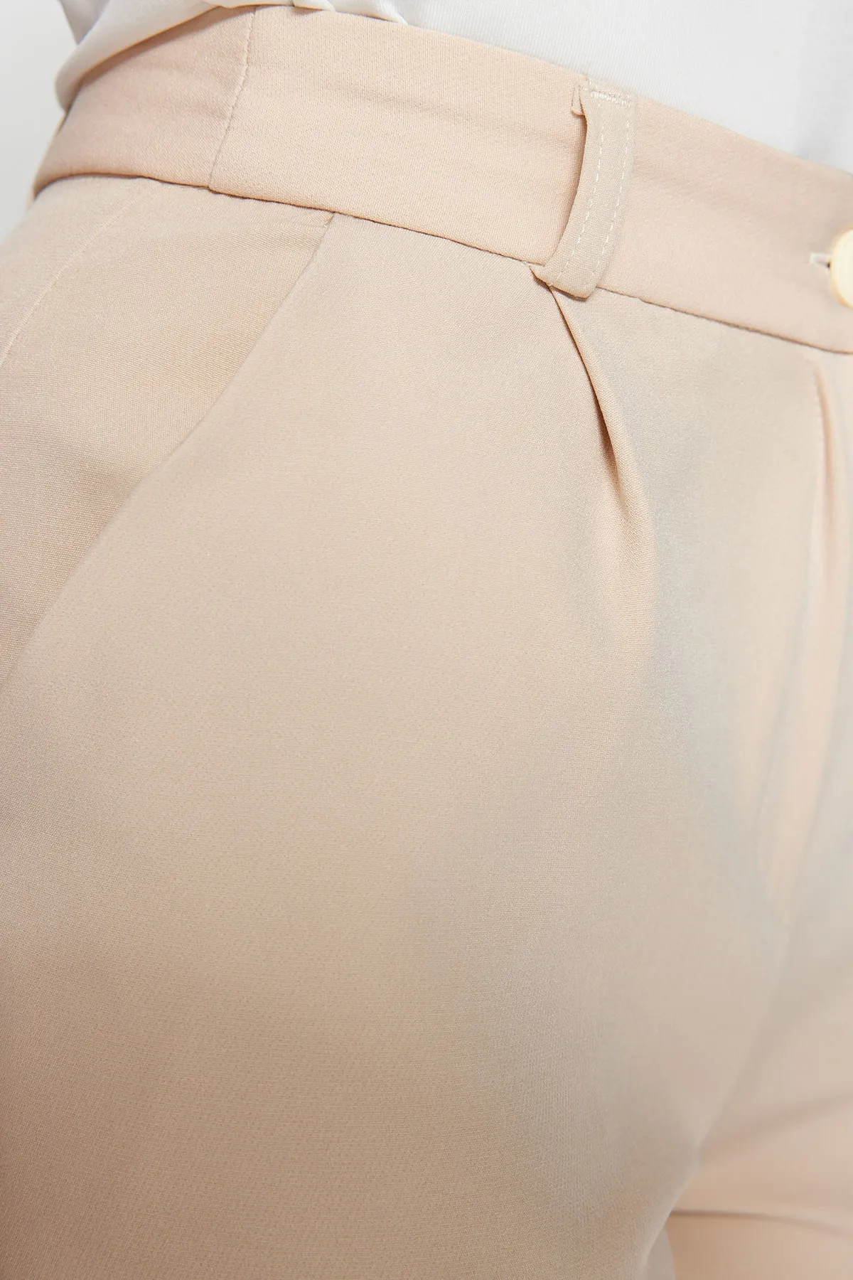 Trendyol Collection  Steinfarbene, plissierte Webhose mit hoher Taille und weitem Bein und weitem Bein TWOAW21PL0076