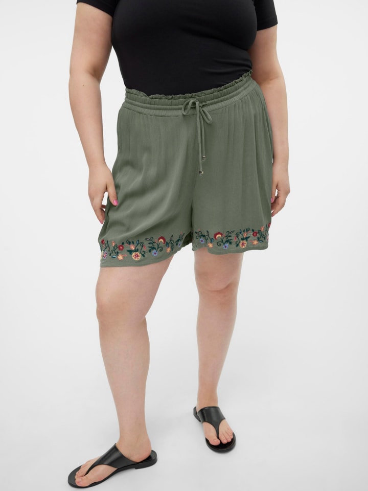 Vero Moda Shorts in Laurel Wreath günstig kaufen