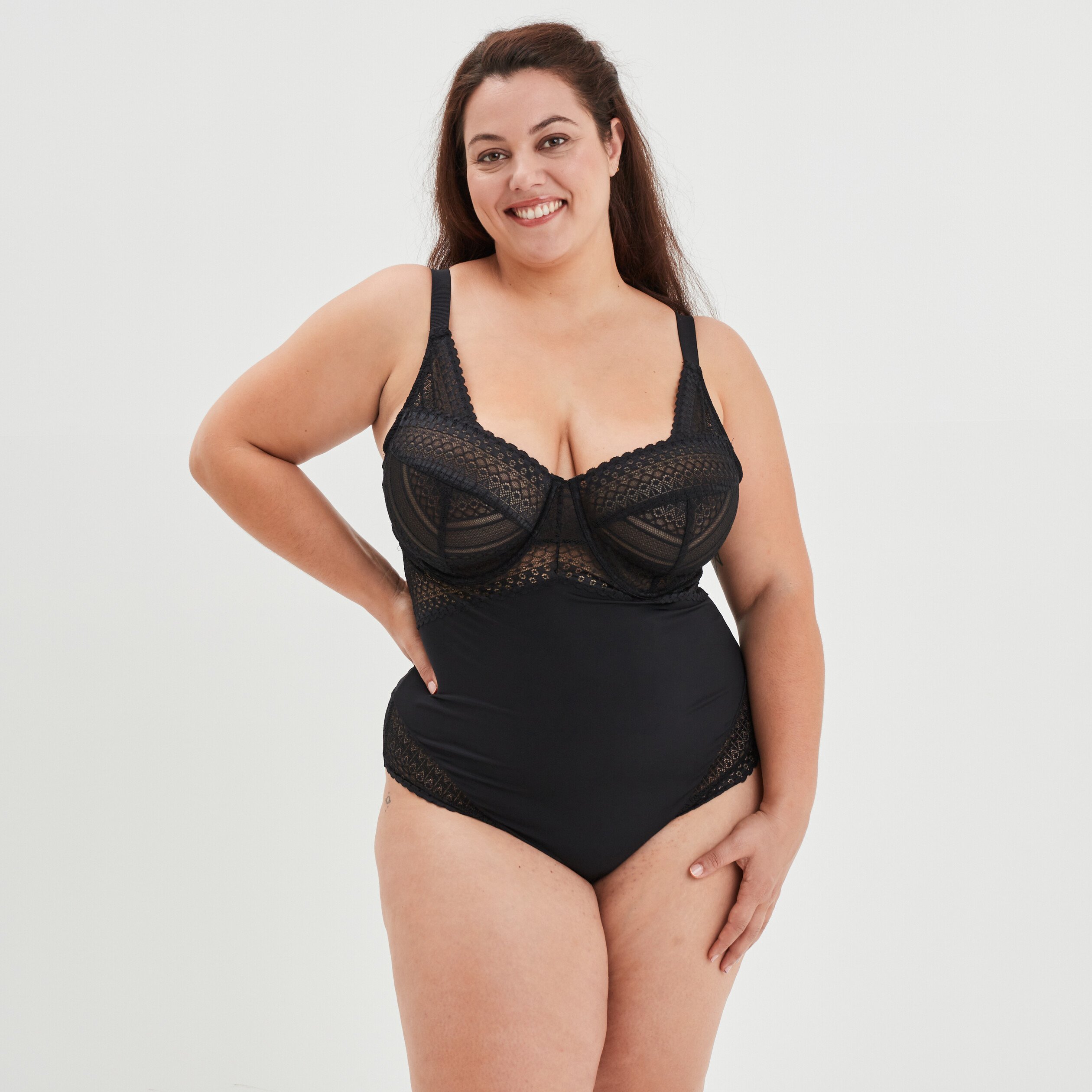 Body emboîtant à dentelle Irma noir femme grande taille | La Halle