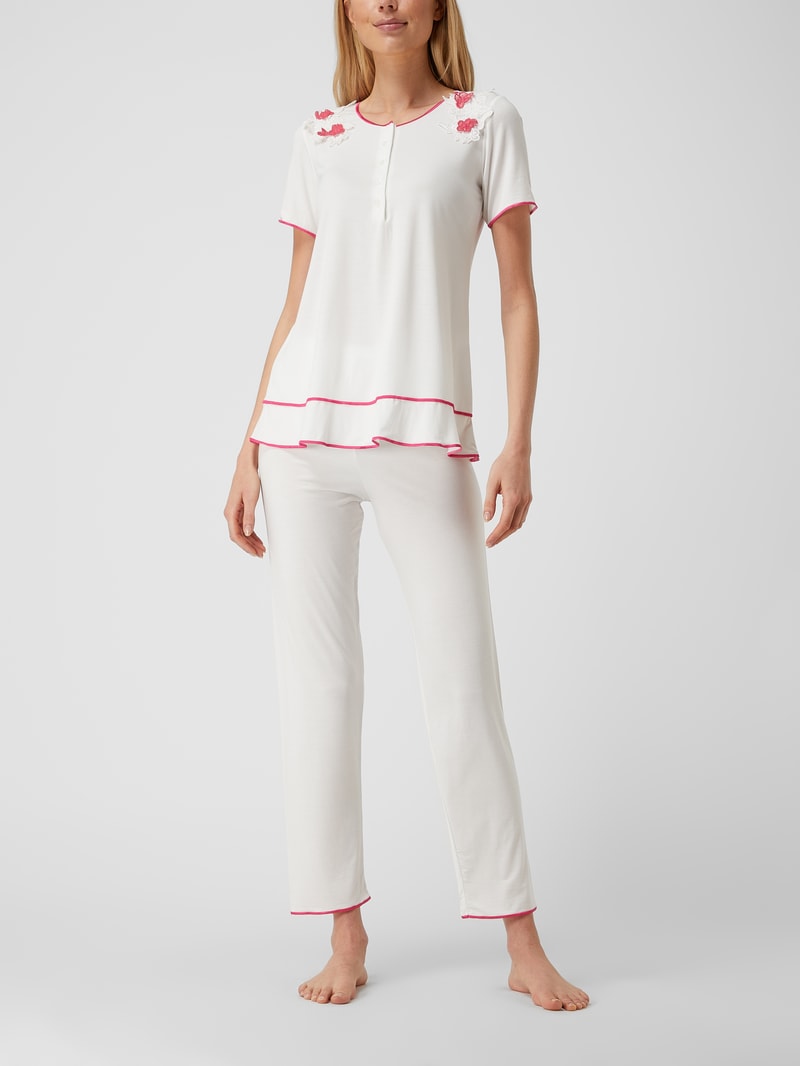 Pyjama mit floralen Aufnähern  in offwhite