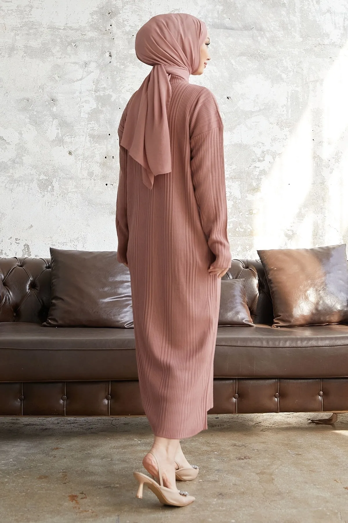 InStyle  Langes Strickkleid mit Rollkragen von Arissa – Dusty Rose
