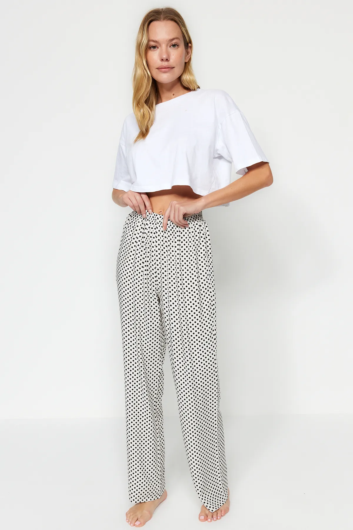 Trendyol Collection  2er-Pack Pyjamahosen aus gewebter Viskose mit Polka-Dot-Muster THMAW24PJ00009