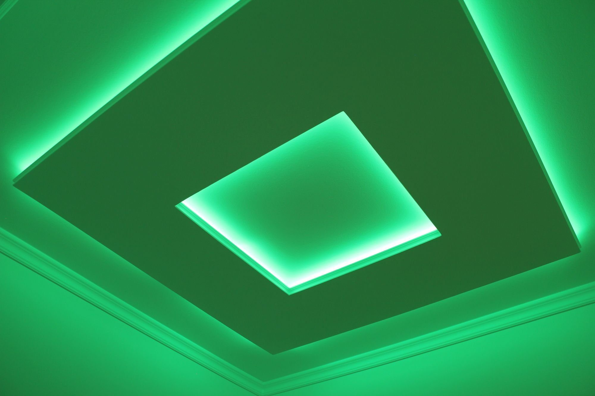 Hexim Eckprofil LED-19 (LED Stuckleisten - Indirekte Beleuchtung, Deckenleisten aus PU, leicht & lichtundurchlässig - 1 Stück / 20 cm)