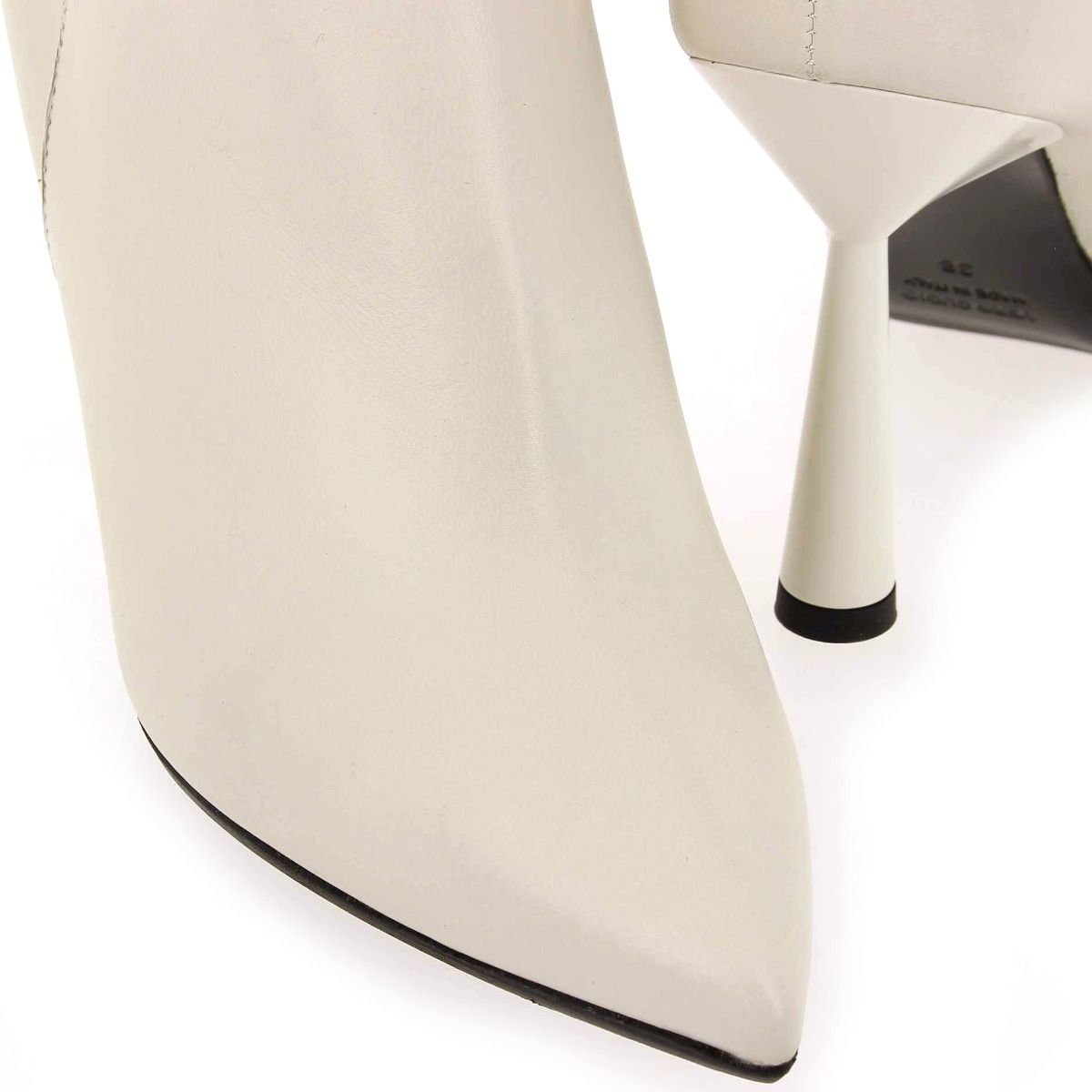 Chantal 1962  1859 - beige