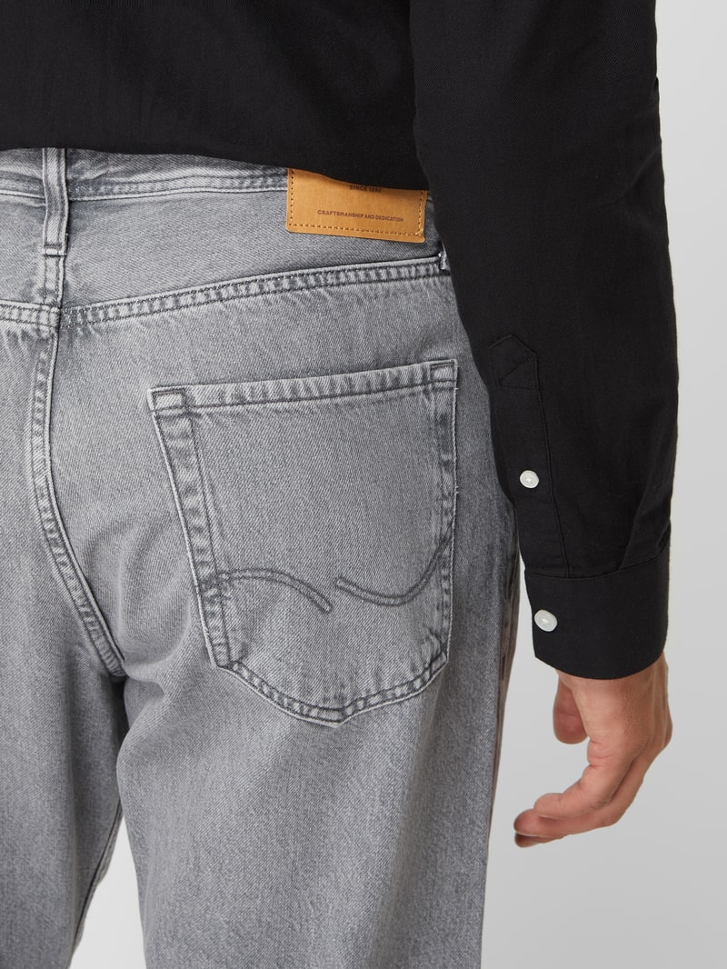 Loose Fit High Rise Jeans aus Baumwolle Modell 'Chris' in hellgrau