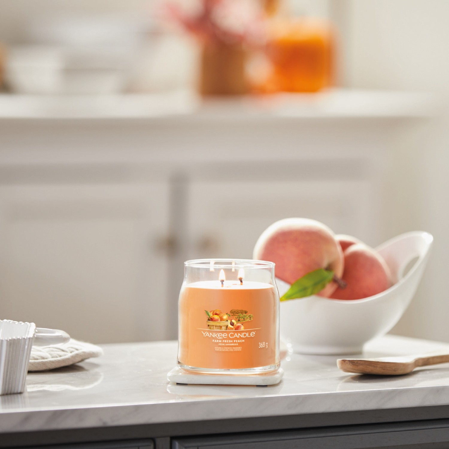 Sviečka YANKEE CANDLE stredná nádoba Tasty Peach