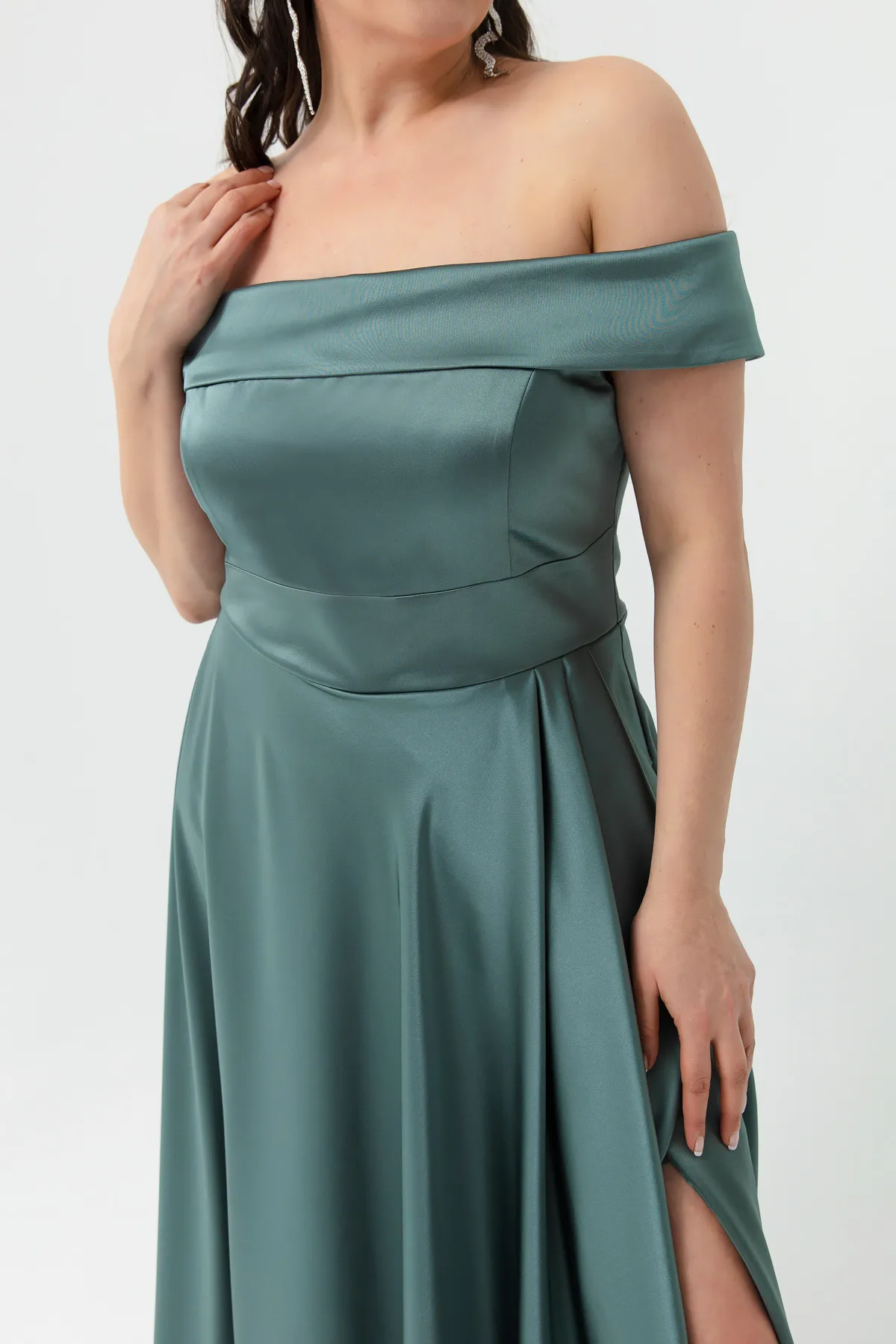 Lafaba  Türkisfarbenes Abendkleid und Abschlusskleid aus Satin für Damen in großen Größen mit U-Boot-Ausschnitt