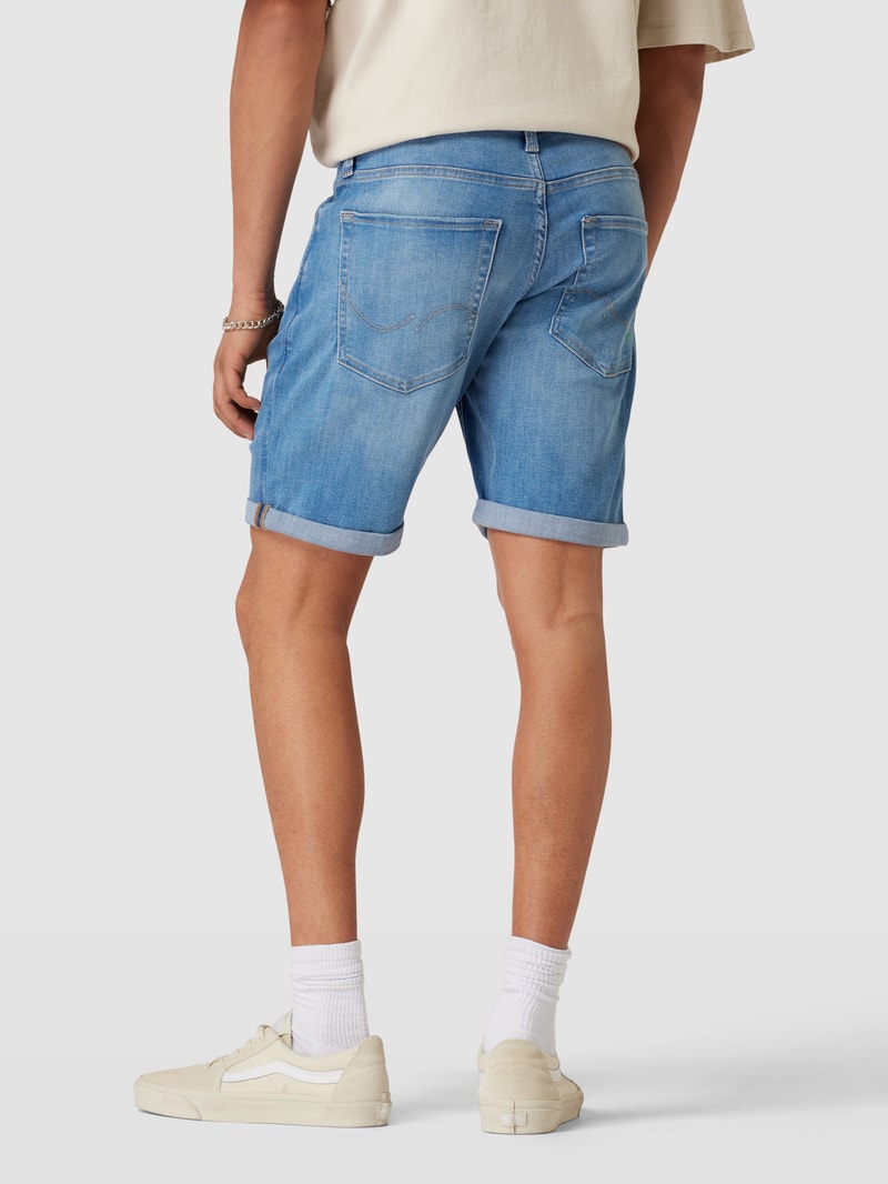 Jeansshorts mit Label-Patch Modell 'RICK' in jeans