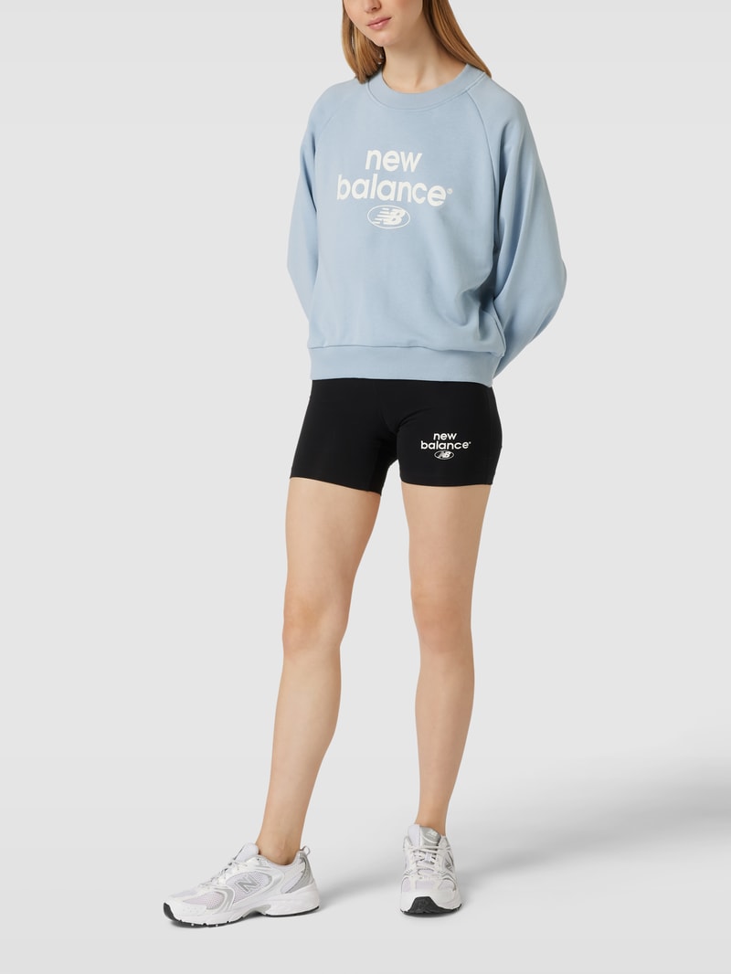 Sweatshirt mit Label-Print Modell 'Essentials Graphic' in hellblau
