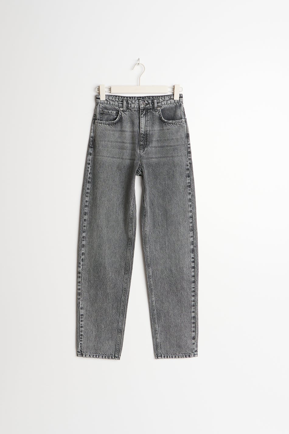 Straight 90s jeans